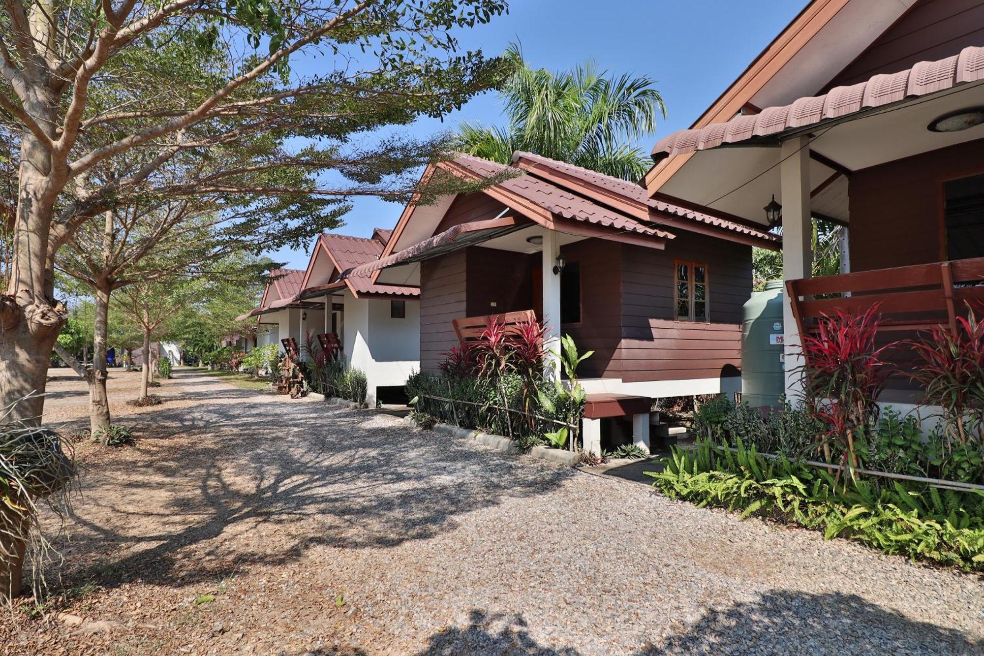 Oyo 553 Kongsup Resort Lamphun Exteriör bild