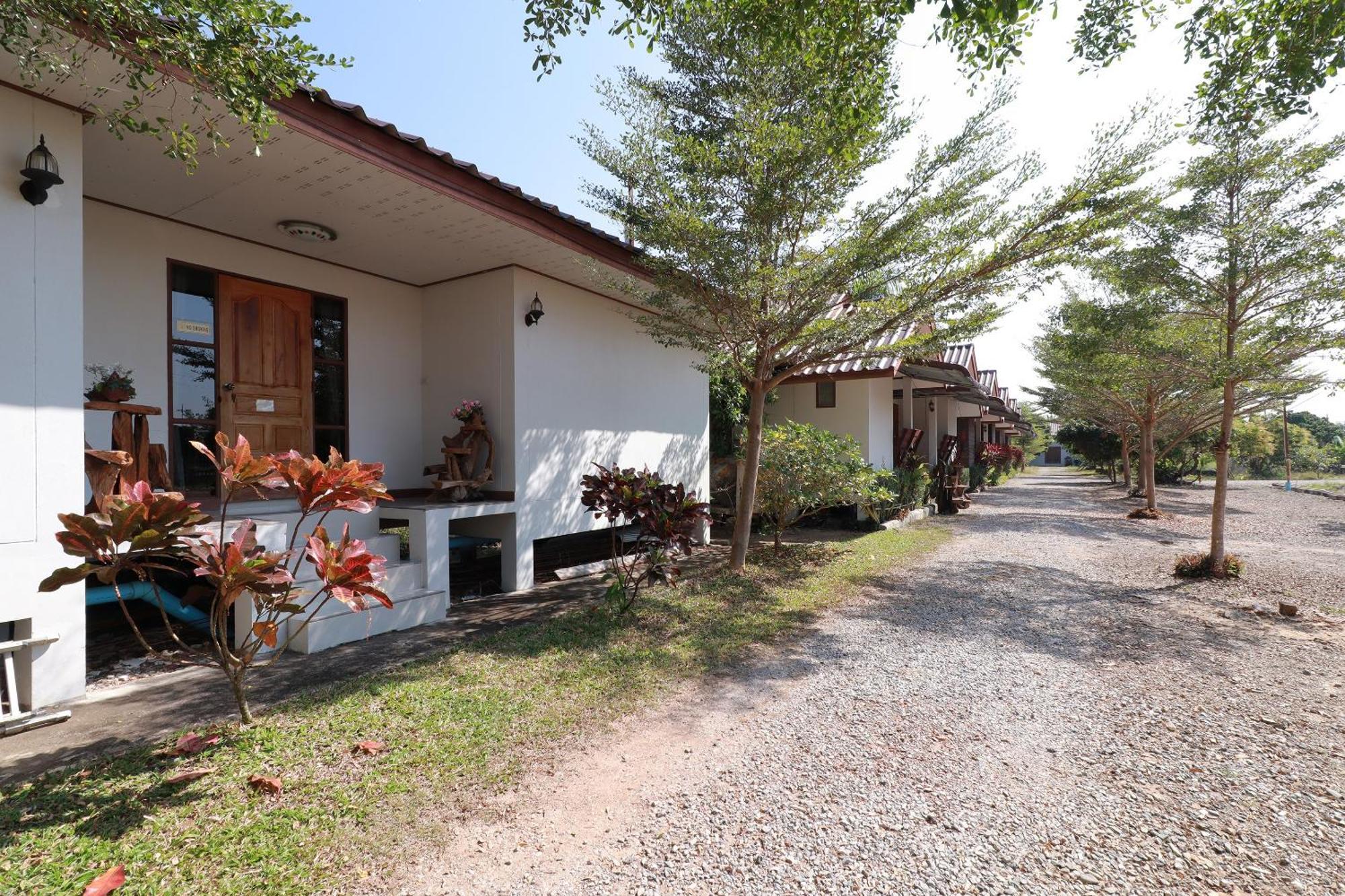 Oyo 553 Kongsup Resort Lamphun Exteriör bild